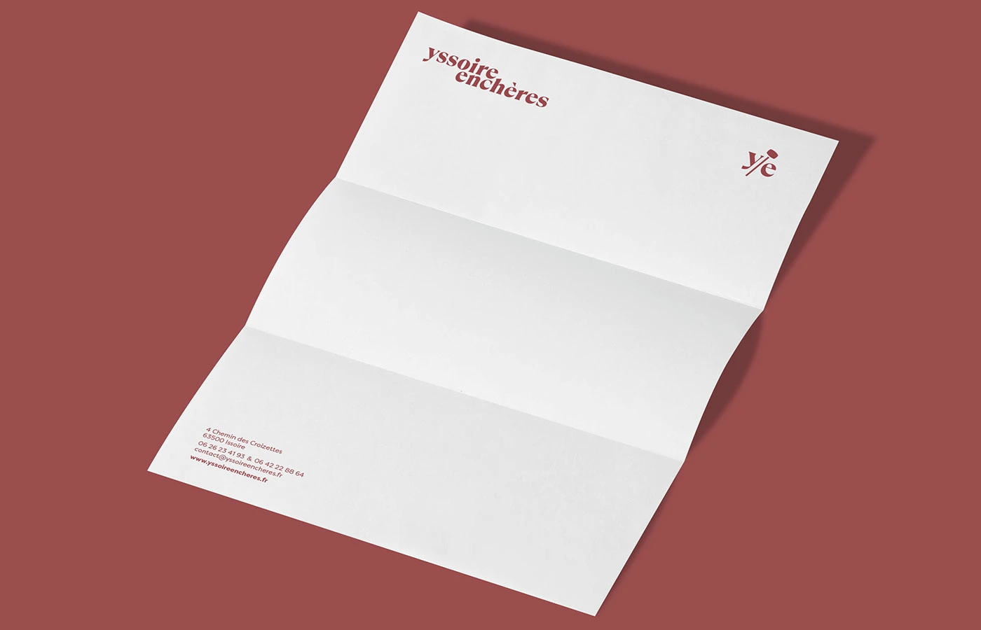 Papier à en-tête Yssoire Enchères en portfolio, marque en haut et coordonnées en pied, deux zones qu’un formulaire reprend, sans preuve de tirage.